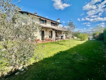 Case e ville in vendita di 310 m² in Via Pelucara