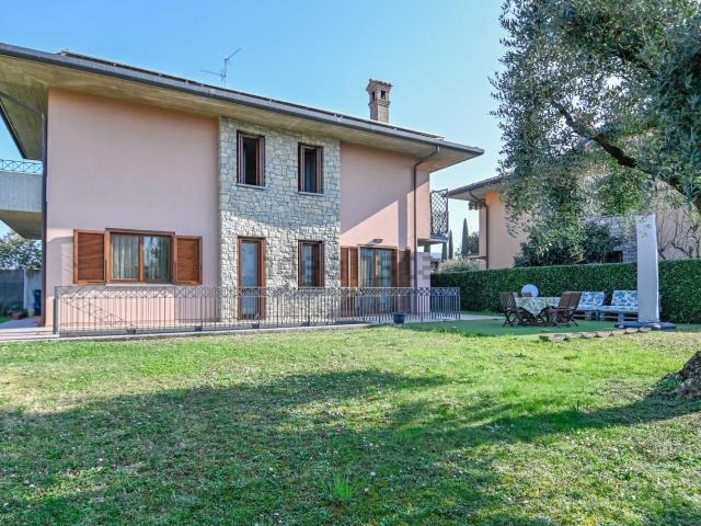 Case e ville in vendita di 310 m² in Via Piave, 41