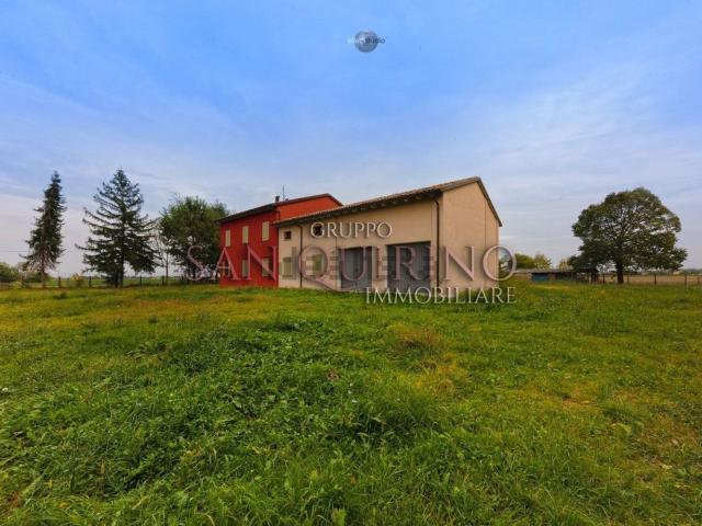 Case e ville in vendita di 310 m² in Via Punta, 43