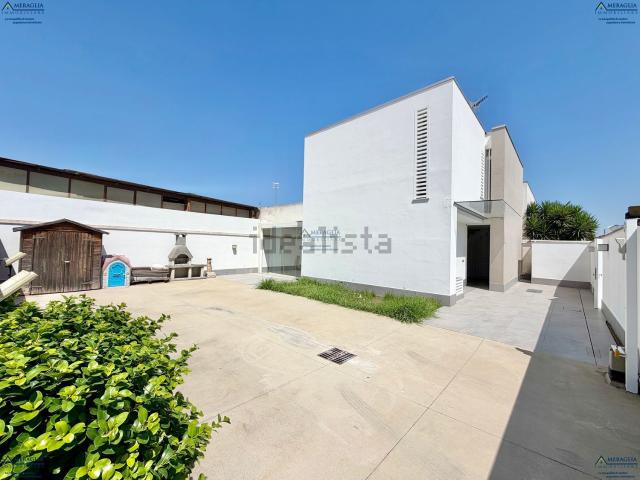 Case e ville in vendita di 310 m² in Via Roma