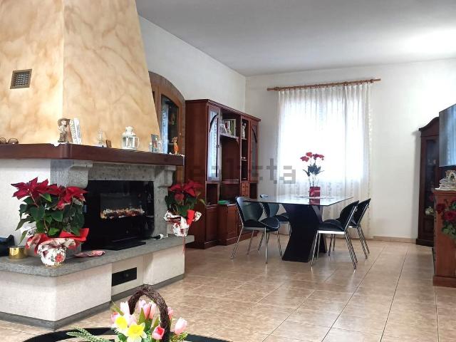 Case e ville in vendita di 310 m² in Via Romolo Zaccaroni