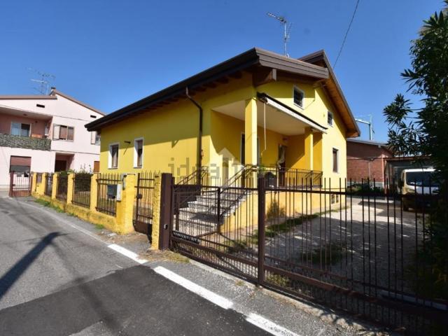 Case e ville in vendita di 310 m² in Via V. Cepari