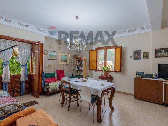 Case e ville in vendita di 310 m² in Via Villagrazia, 613