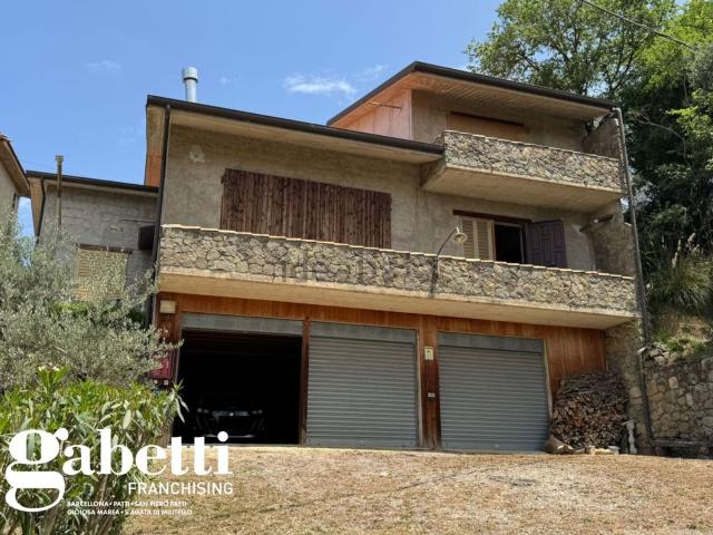 Case e ville in vendita di 310 m² in Contrada Valle Bruca, 233