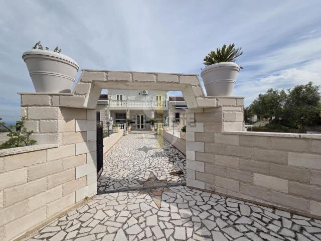 Case e ville in vendita di 310 m² in Contrada Chiancate, 29