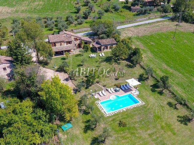 Case e ville in vendita di 310 m² in Contrada Fanelli