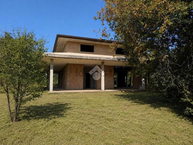 Case e ville in vendita di 310 m² in Contrada Sacchetti, 33