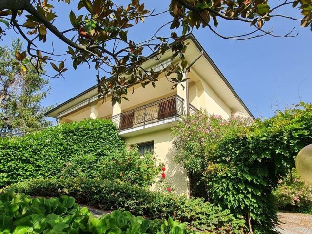 Case e ville in vendita di 310 m² in Frazione Colombara, 16