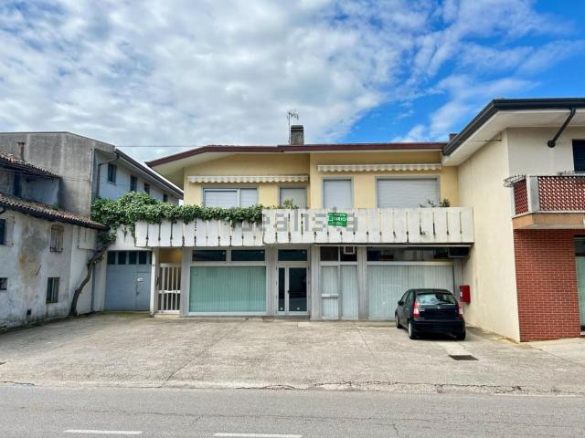 Case e ville in vendita di 310 m² in Piazza Venezia, 13
