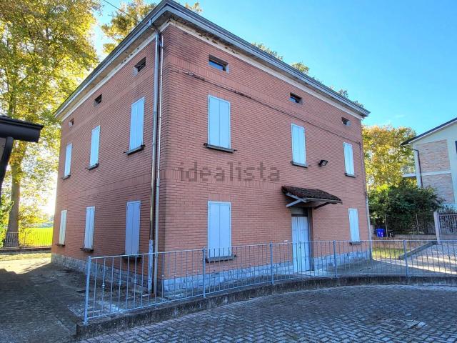 Case e ville in vendita di 310 m² in Strada Cornazzano, 3