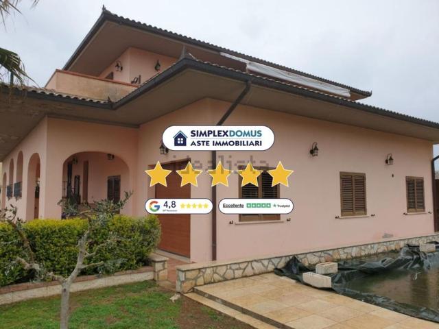 Case e ville in vendita di 310 m² in Strada Camerone