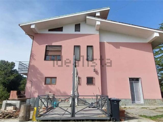 Case e ville in vendita di 310 m² in Strada degli Olmi, 2