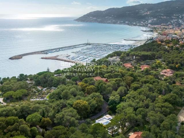 Case e ville in vendita di 310 m² in Strada di Costa Marina