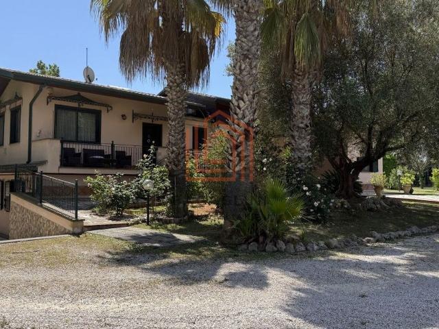 Case e ville in vendita di 310 m² in Strada Masieri Guido