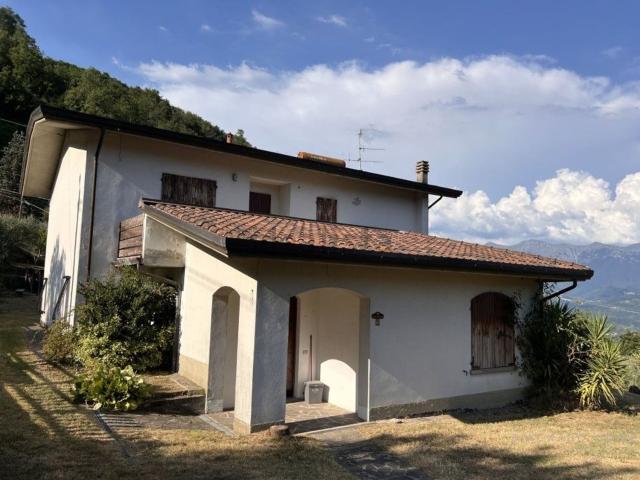 Case e ville in vendita di 311 m²