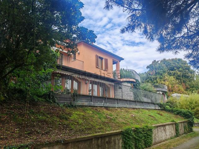 Case e ville in vendita di 311 m² in Via ai Ronchi