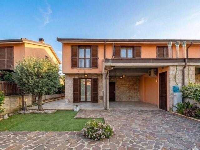 Case e ville in vendita di 311 m²