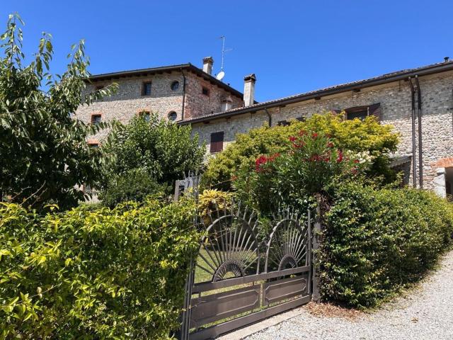 Case e ville in vendita di 311 m² in Via G. Oberdan, 7