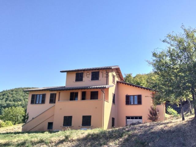 Case e ville in vendita di 311 m² in Via Fano