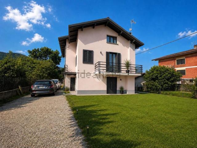 Case e ville in vendita di 311 m² in Via Ollasio, 37