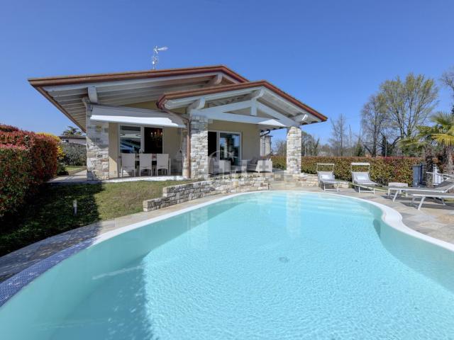Case e ville in vendita di 311 m² in Via Magellano, 1