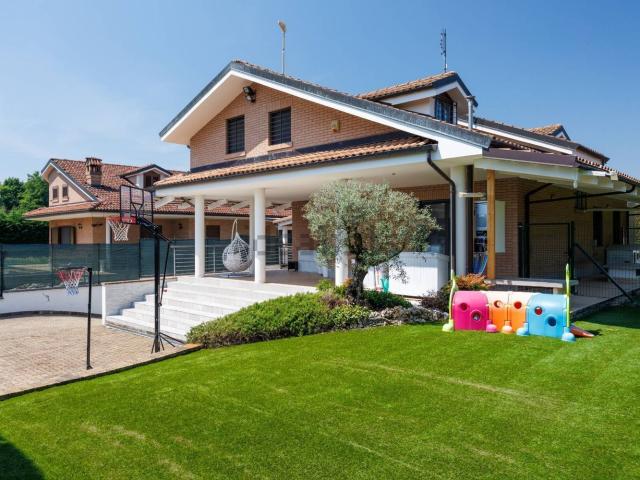 Case e ville in vendita di 311 m² in Via San Francesco al Campo