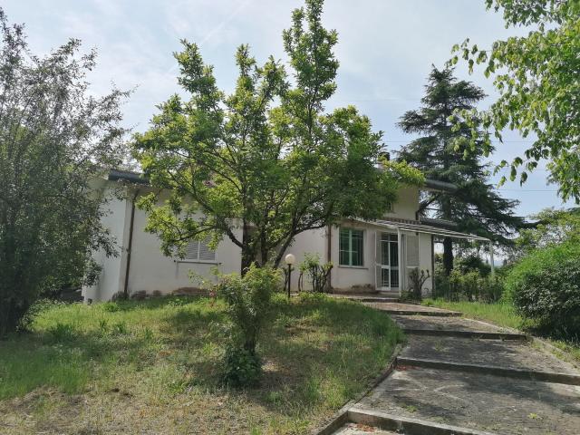 Case e ville in vendita di 311 m² in Strada Provinciale Leuciana, 95