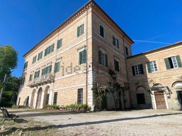 Case e ville in vendita di 3120 m² in Contrada Monte Aquilino, 1