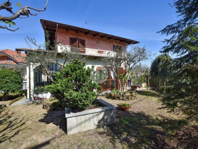 Case e ville in vendita di 312 m² in Via Cesana, 6