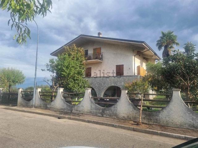 Case e ville in vendita di 312 m² in Via Giacomo Puccini, 9