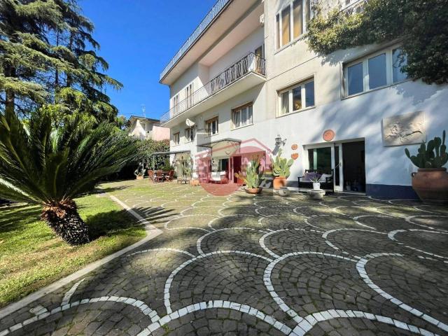 Case e ville in vendita di 312 m² in Via Ferdinando Bozza