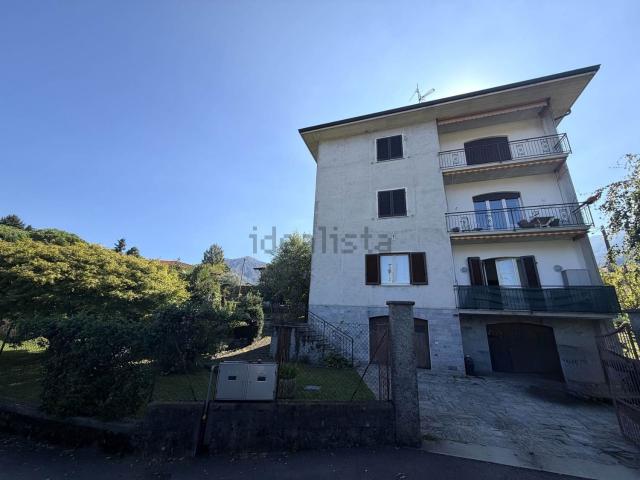 Case e ville in vendita di 312 m² in Via Marchirolo, 8