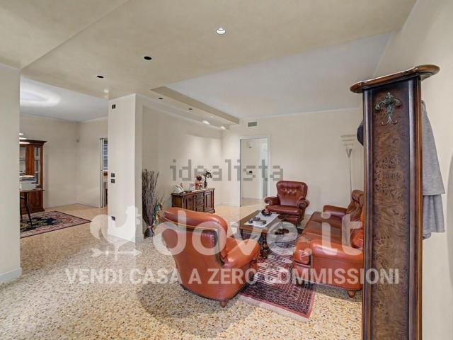 Case e ville in vendita di 312 m² in Via Postumia di Levante, 146