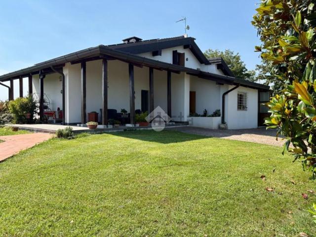 Case e ville in vendita di 312 m² in Via Pissignano, 1