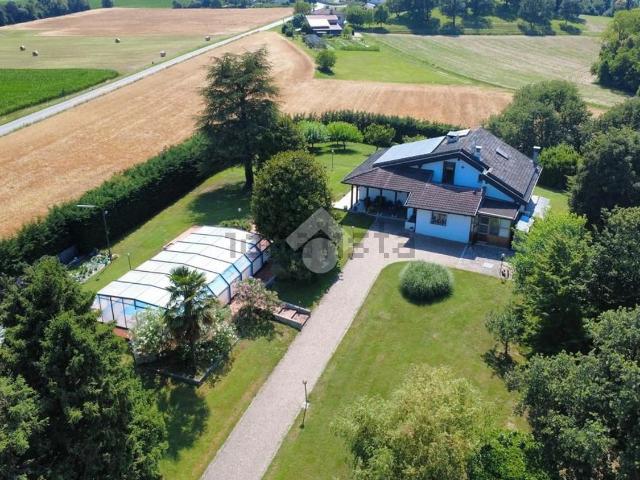 Case e ville in vendita di 312 m² in Via Pissignano, 1