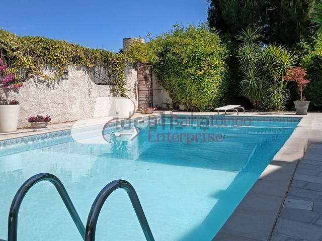 Case e ville in vendita di 312 m² in Strada Pizzillo Calò