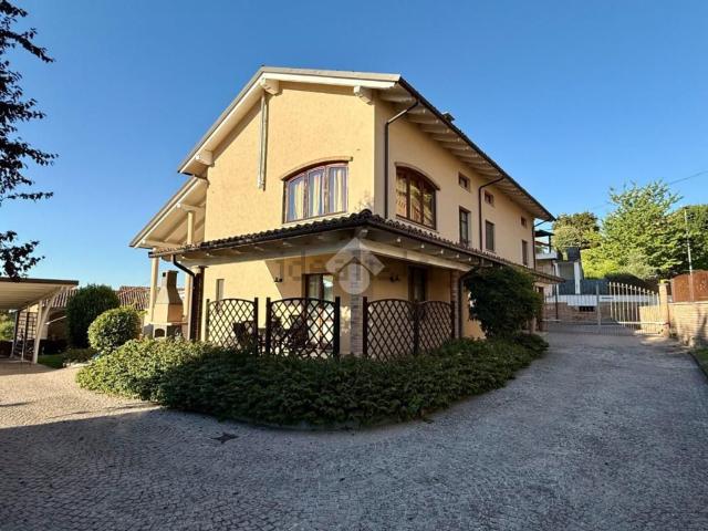 Case e ville in vendita di 313 m² in Via Garibaldi