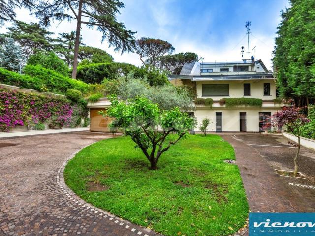 Case e ville in vendita di 313 m² in Via Kenia