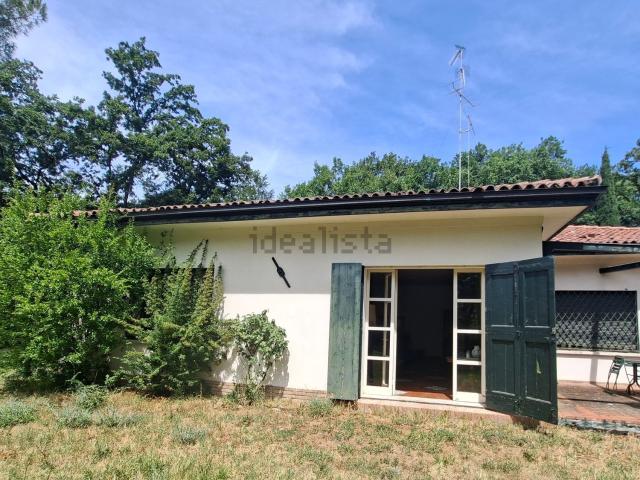 Case e ville in vendita di 313 m² in Via Montebello