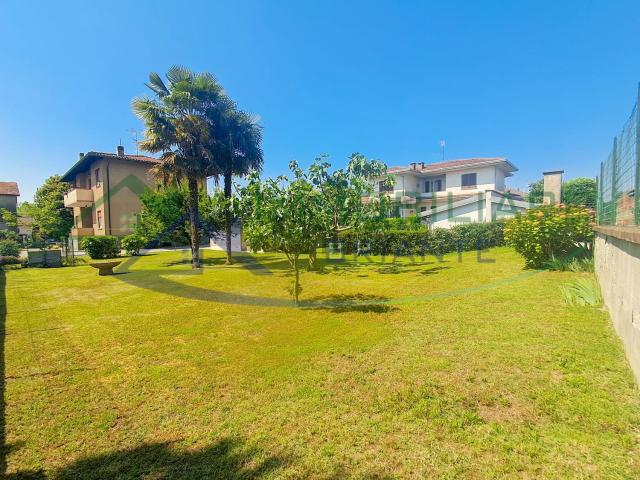 Case e ville in vendita di 313 m² in Vicolo Alpi