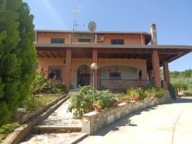 Case e ville in vendita di 313 m² in Contrada san michele