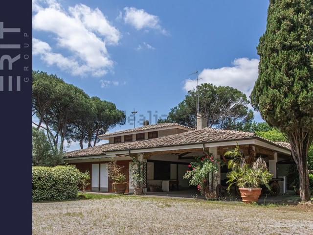 Case e ville in vendita di 314 m² in Via di Santa Cornelia, 415