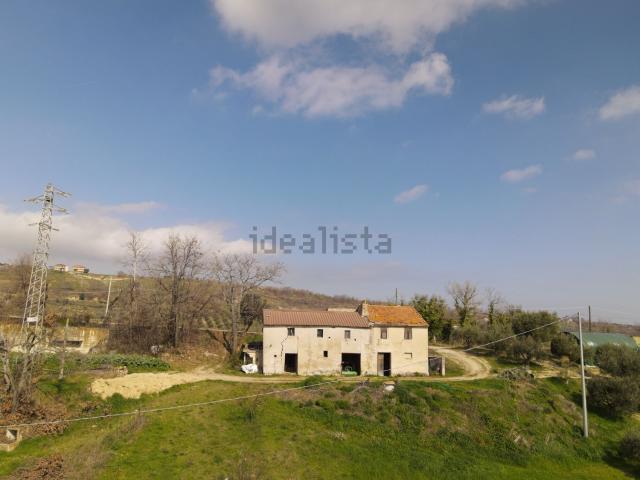 Case e ville in vendita di 314 m² in Contrada Menocchia, 36