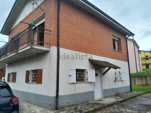 Case e ville in vendita di 314 m² in Strada Statale 1, 60