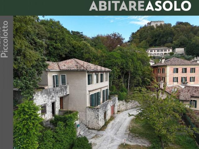 Case e ville in vendita di 315 m² in Via Collegio