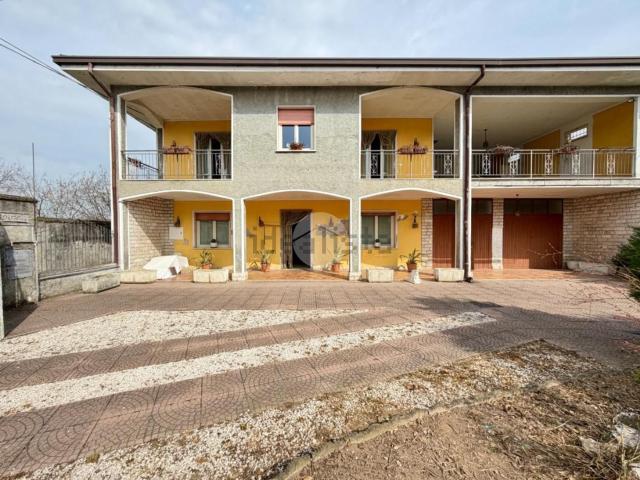 Case e ville in vendita di 315 m² in Via A. Manzoni, 19