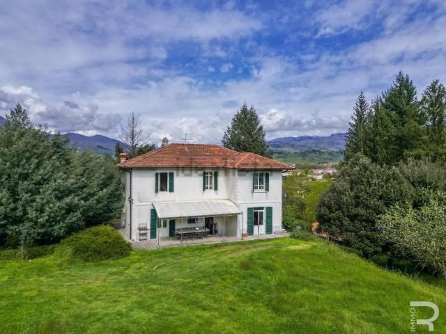 Case e ville in vendita di 315 m² in Via Guglielmo Marconi
