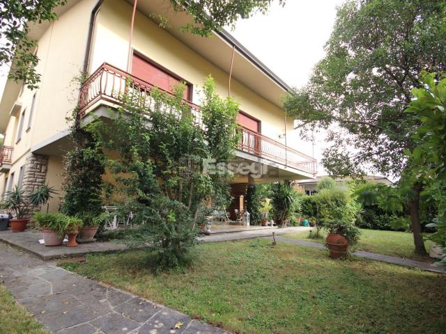 Case e ville in vendita di 315 m² in Via del Ghiselli
