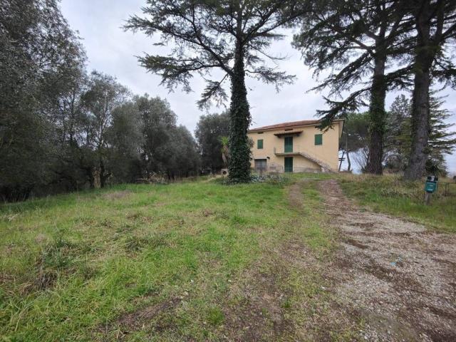 Case e ville in vendita di 315 m² in Via delle Cerbaie