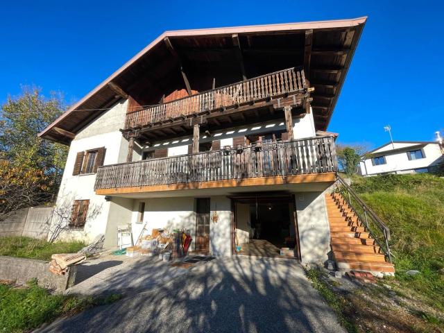 Case e ville in vendita di 315 m² in Via Oltrepozzo, 28